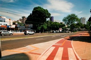 UEM fecha portão de acesso pela pista direita da rua Lauro Werneck, que foi liberada está semana